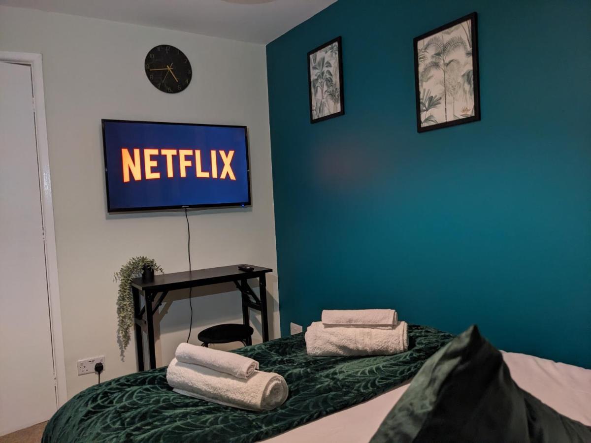 Apartmán Contractors, Relocators, Free Parking, Wifi, Smart Tvs Marston Green Exteriér fotografie