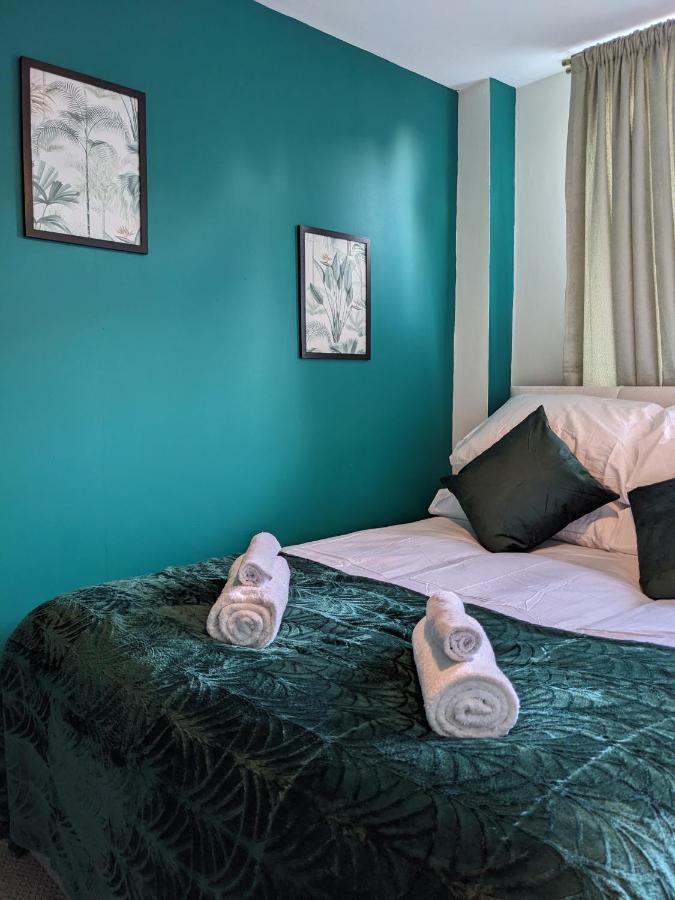 Apartmán Contractors, Relocators, Free Parking, Wifi, Smart Tvs Marston Green Exteriér fotografie
