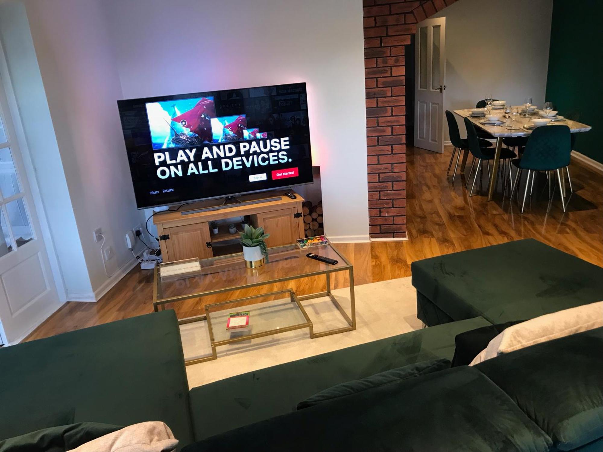 Apartmán Contractors, Relocators, Free Parking, Wifi, Smart Tvs Marston Green Exteriér fotografie