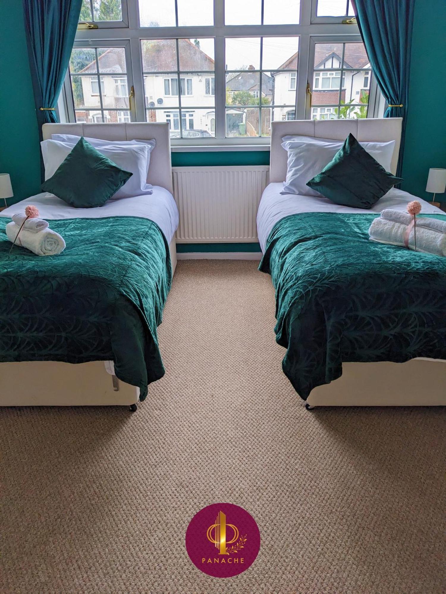 Apartmán Contractors, Relocators, Free Parking, Wifi, Smart Tvs Marston Green Exteriér fotografie