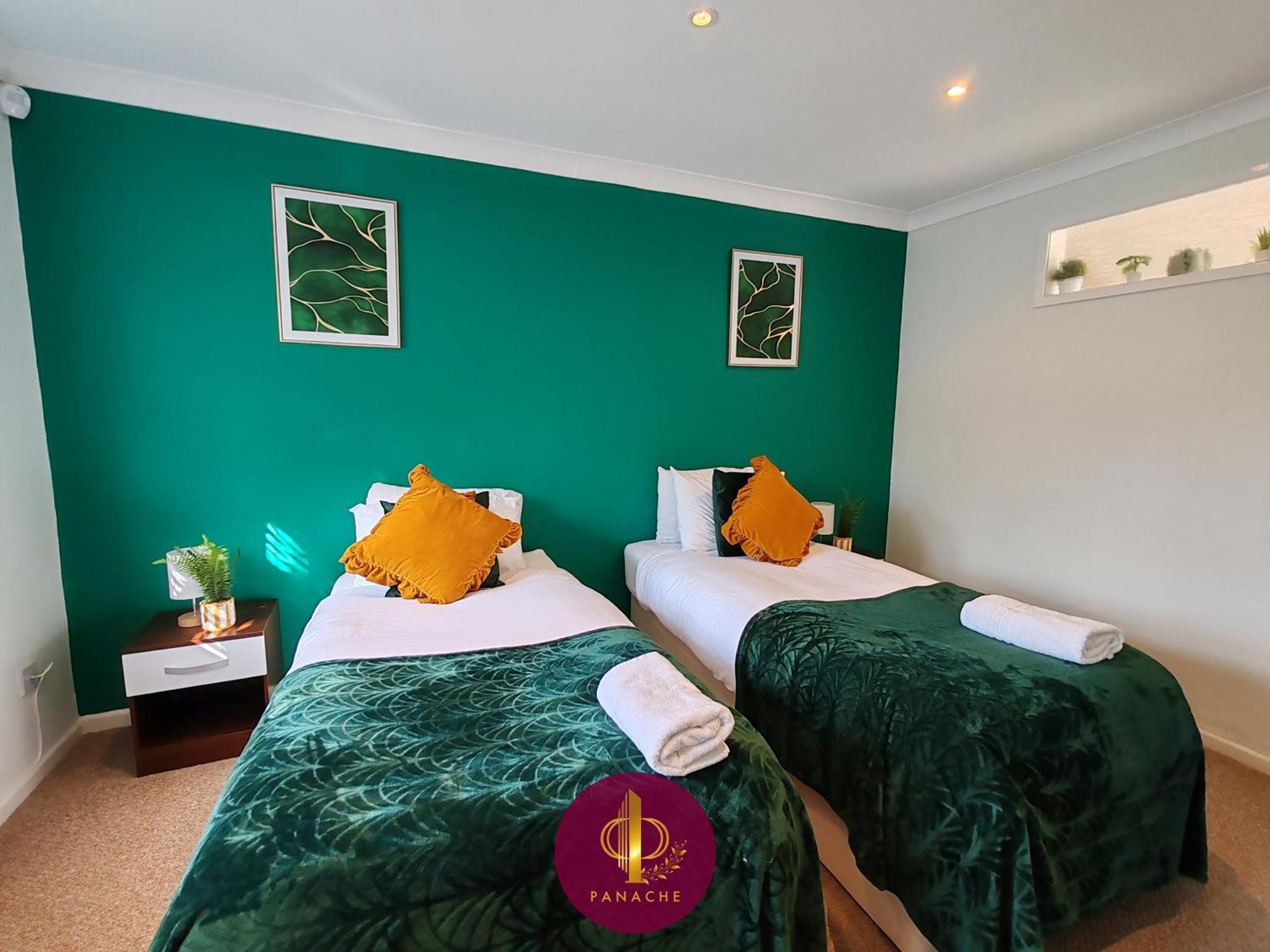 Apartmán Contractors, Relocators, Free Parking, Wifi, Smart Tvs Marston Green Exteriér fotografie